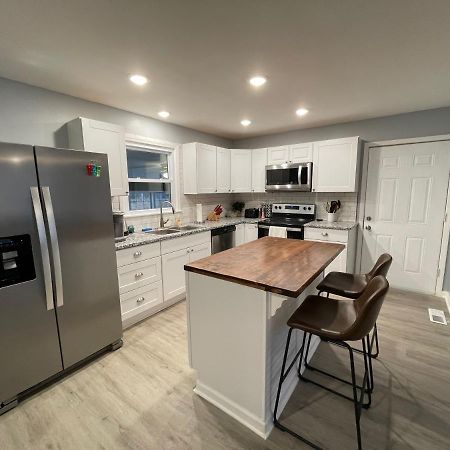 Remodeled Cottage With Sunroom Manchester Exteriér fotografie