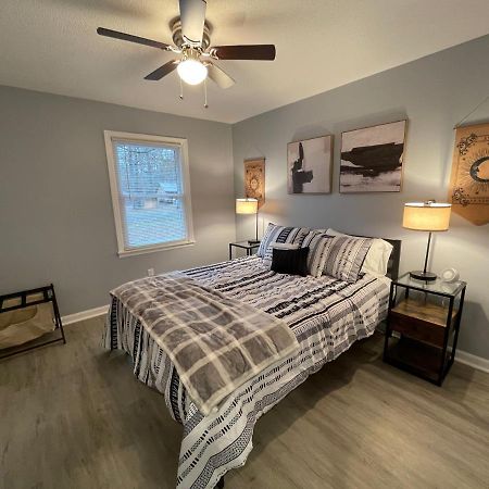 Remodeled Cottage With Sunroom Manchester Exteriér fotografie