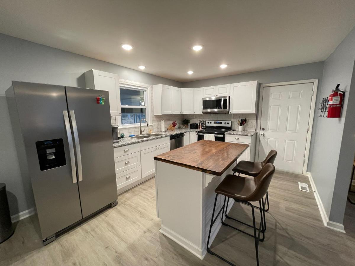 Remodeled Cottage With Sunroom Manchester Exteriér fotografie