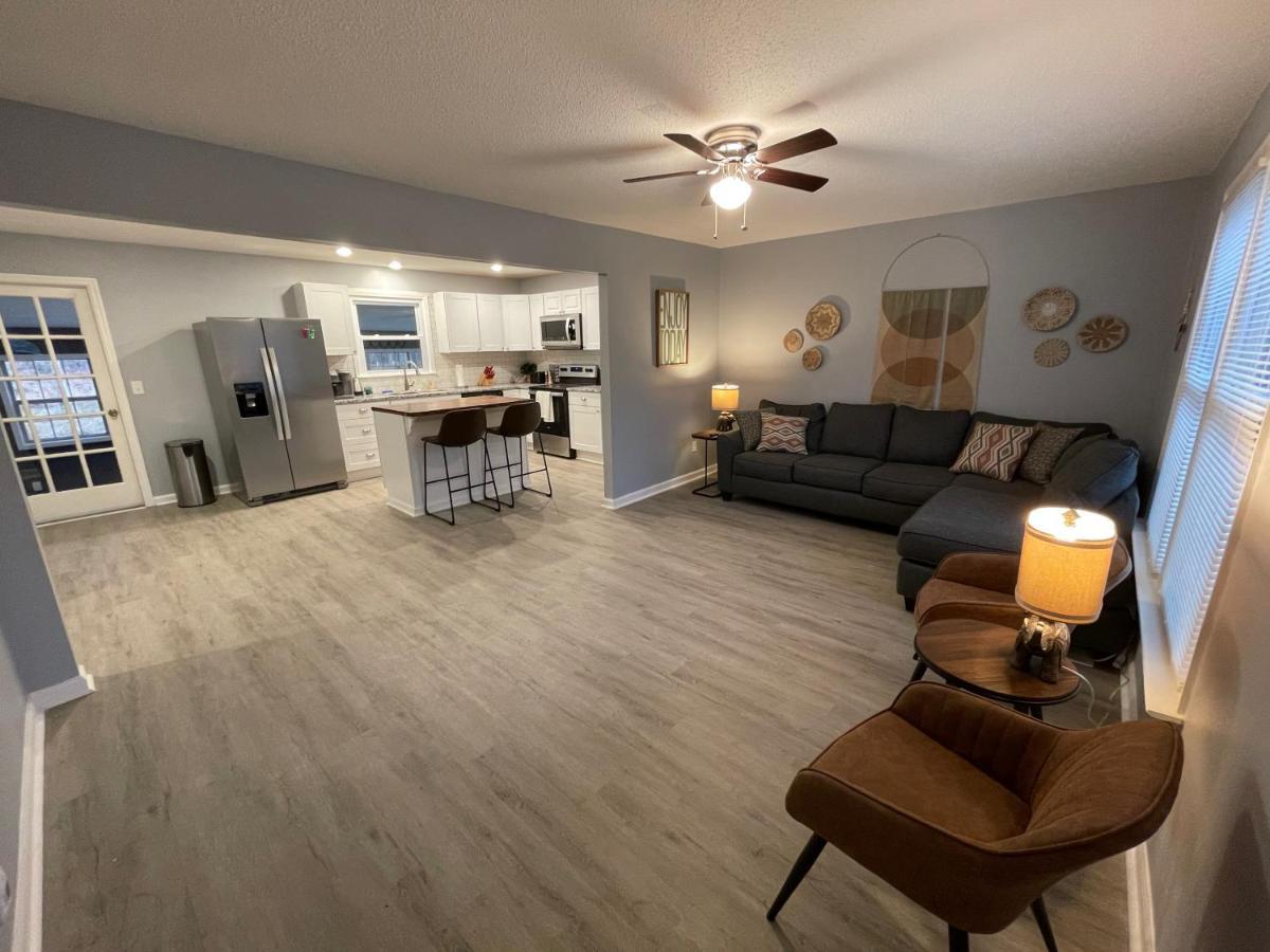 Remodeled Cottage With Sunroom Manchester Exteriér fotografie