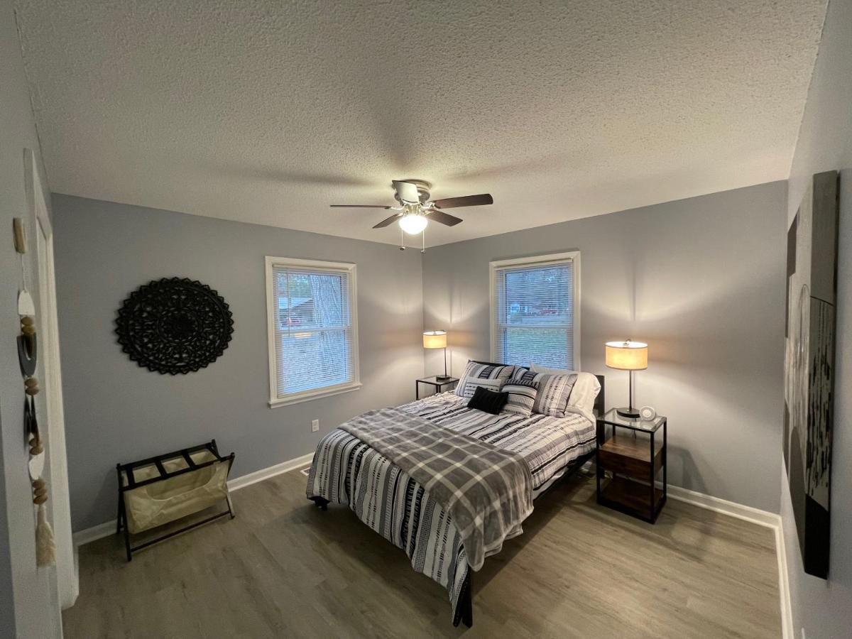 Remodeled Cottage With Sunroom Manchester Exteriér fotografie