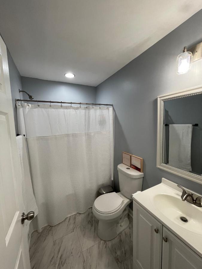 Remodeled Cottage With Sunroom Manchester Exteriér fotografie