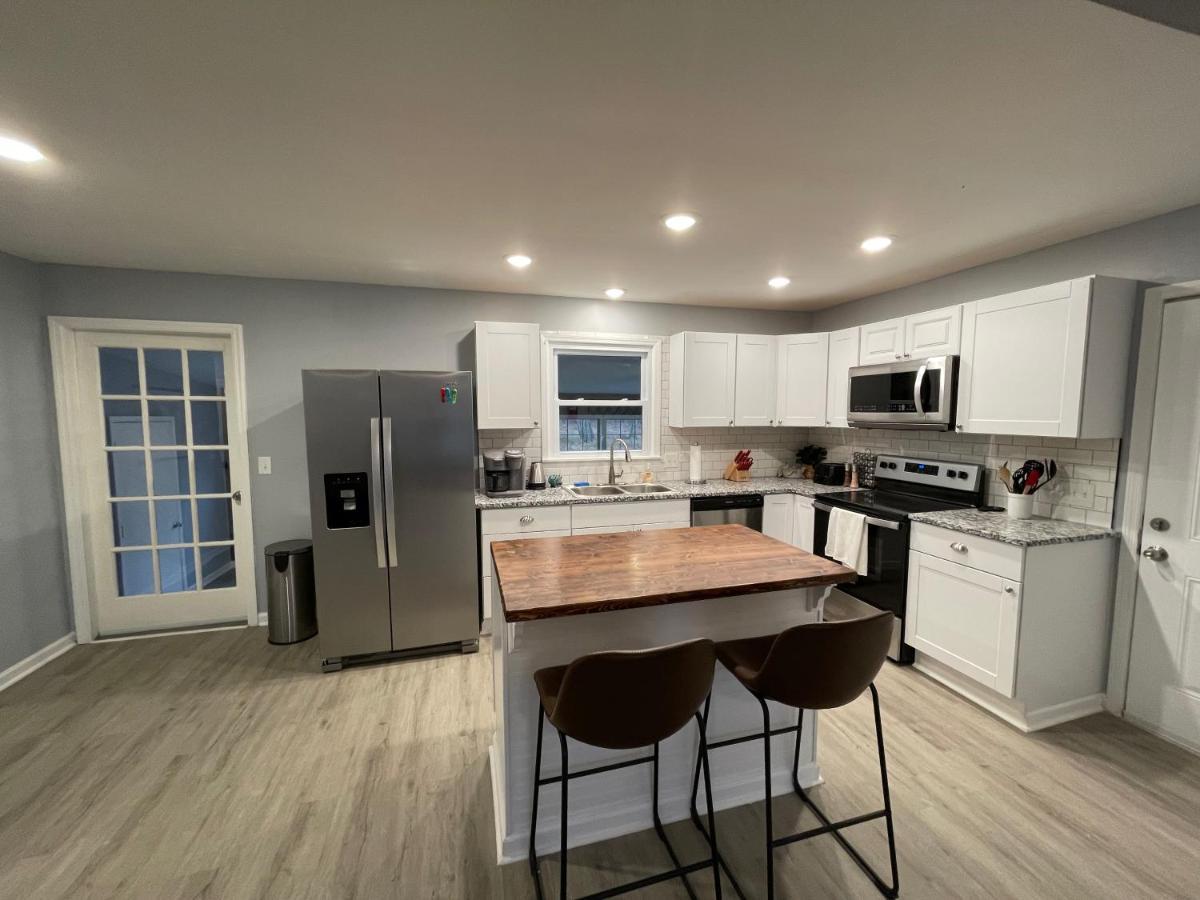 Remodeled Cottage With Sunroom Manchester Exteriér fotografie
