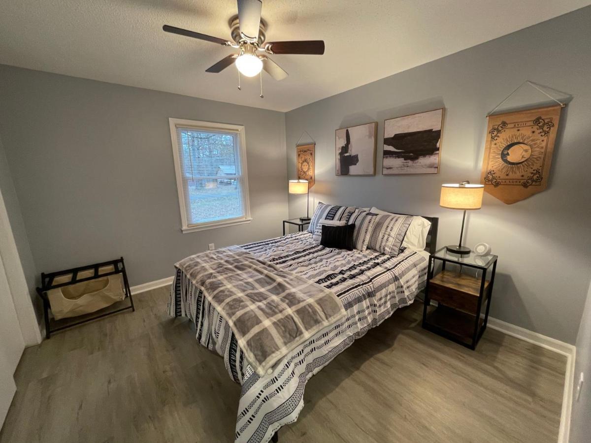 Remodeled Cottage With Sunroom Manchester Exteriér fotografie
